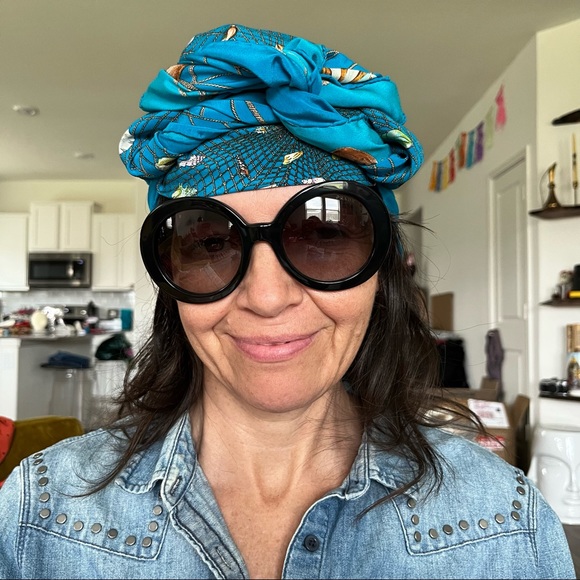 Gucci VTG Seashell Portal Silk Scarf - Picture 9 of 16